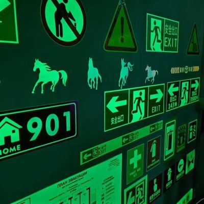 Istruzioni per l'uscita di emergenza Vinile riflettente 240mic per segnaletica di sicurezza