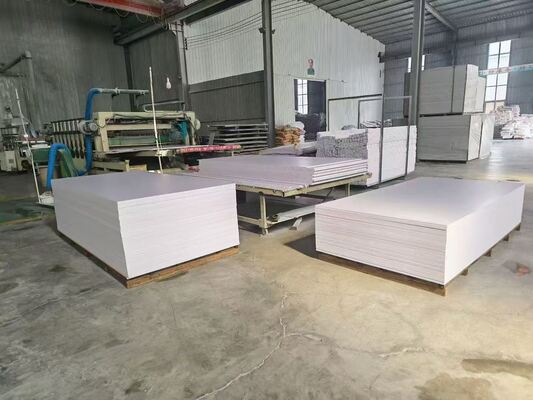 Strato bianco 3mm, mobilia di 5mm del pannello del bordo della schiuma del PVC del bordo del segno del PVC di alta densità 1220*2440mm