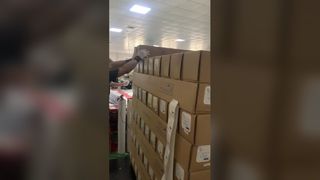 Come tagliare e imballare adesivi in ​​vinile autoadesivo (SAV).